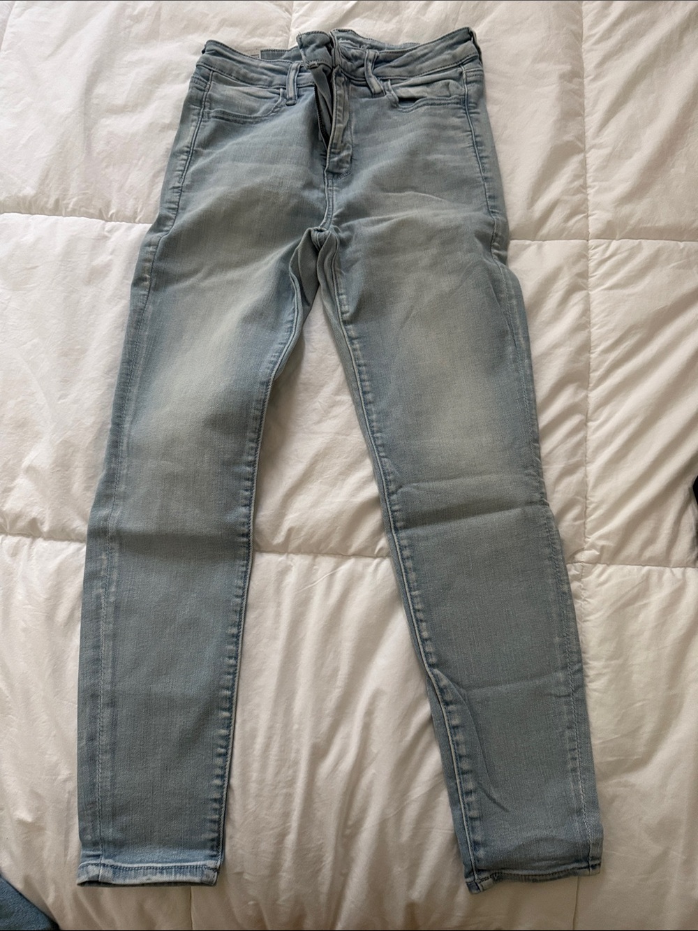 American Eagle Outfitters Light Wash Skinny Jeans